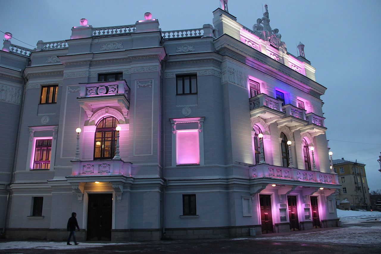 Театр оперы и балета Екатеринбург снаружи